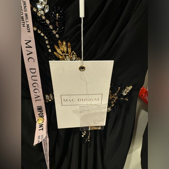Mac Duggal FAUX WRAP LONG SLEEVE GOWN W/ APPLIQUÉ DETAIL NWT SZ 2✨✨🔥🔥 - Picture 10 of 13